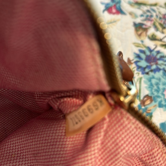 Dooney and Bourke GUC k6998671 - Picture 9 of 9